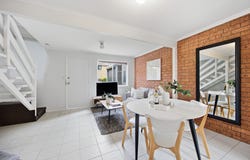 1/8 Coral Street, Beenleigh, Qld 4207