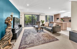 2/2 Jefferson Court, Upper Coomera, Qld 4209