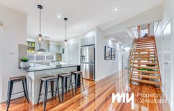 8 Young Circuit, Elderslie, NSW 2570