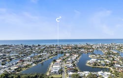 2 Weatherly Avenue, Mermaid Waters, Qld 4218