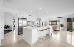 10 Holland Place, Carindale, Qld 4152