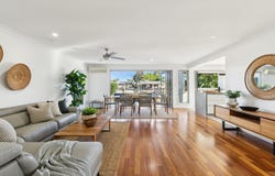 14 Ensenada Court, Broadbeach Waters, Qld 4218