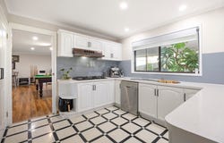 6 Bowkett Close, Romsey, Vic 3434