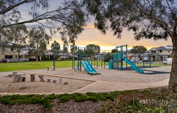 40 Beachview Parade, Sanctuary Lakes, Vic 3030