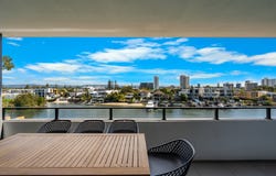 30/18 Remembrance Drive, Surfers Paradise, Qld 4217