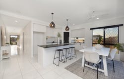 21 Malibu Parade, Mount Louisa, Qld 4814