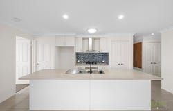 12 Redgum Drive, Kirkwood, Qld 4680