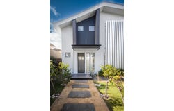 24  LONSDALE AVENUE, Hampton East, Vic 3188