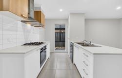 17 Cubbie Way, Clyde North, Vic 3978