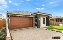 127 SARIC STREET, Fraser Rise, Vic 3336