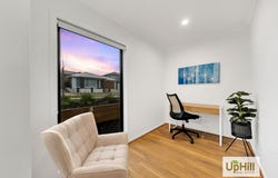 5 Oasis Place, Clyde North, Vic 3978