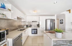 17/8-10 Georgina Street, Woody Point, Qld 4019