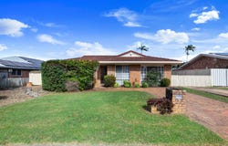 27 Moolyyir Street, Urangan, Qld 4655