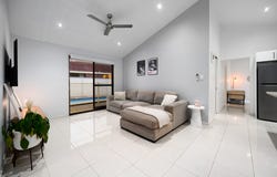 9 Whitian Drive, Carrara, Qld 4211