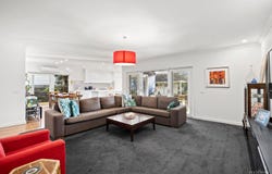 35 Rosstrevor Crescent, Mitcham, Vic 3132