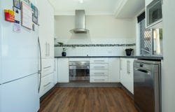 15 Muscat Court, Wilsonton Heights, Qld 4350