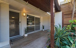 10 Pine Street, Hillcrest, Qld 4118