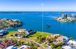 32 Brittanic Crescent, Sovereign Islands, Qld 4216
