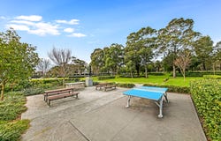 7 Rowe Drive, Potts Hill, NSW 2143