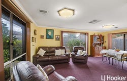 2/70 Coburns Road, Melton South, Vic 3338