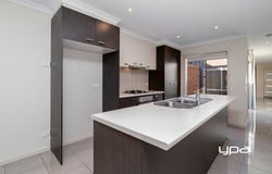 2/41 Baggygreen Street, Sunbury, Vic 3429
