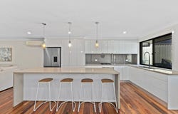 2 Namoi Close, Bateau Bay, NSW 2261