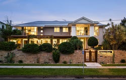 16 Brisbane Corso, Fairfield, Qld 4103