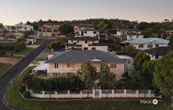 3 Highbury Close, Carindale, Qld 4152