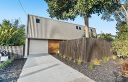 28 Prince Street, Urangan, Qld 4655