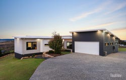 8 Summit Drive, Mount Rascal, Qld 4350
