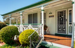 1 Bronwyn Court, Highfields, Qld 4352