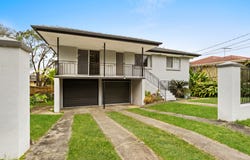 22 Menkira Street, Mansfield, Qld 4122