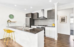 16 Valrose Road, Charlemont, Vic 3217