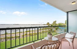 12/1 Wingfield Avenue, Crawley, WA 6009