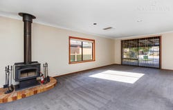 18 Pinaroo Drive, Glenfield Park, NSW 2650