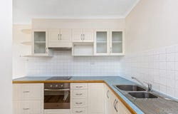 2/261 Civic Parade, Altona, Vic 3018