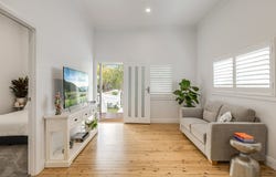 6 Hillview Avenue, Newtown, Qld 4350