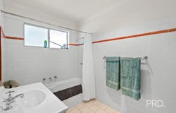 2 Nixon Crescent, Tolland, NSW 2650