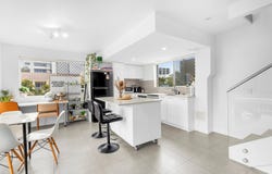 8/3 Whiting Street, Labrador, Qld 4215