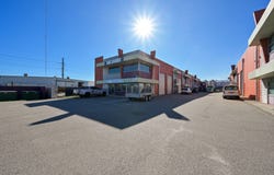 1/8 Hurley Street, Canning Vale, WA 6155