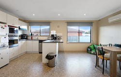 12 Duke Avenue, Hamilton, Vic 3300