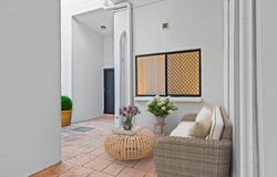 2/195 Gladstone Road, Highgate Hill, Qld 4101