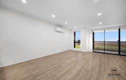 4 Gudali Walk, Clyde North, Vic 3978