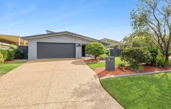 2 Yaraan Crescent, Beachmere, Qld 4510
