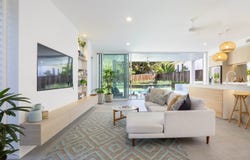 2/7 Camfield Street, Alexandra Headland, Qld 4572
