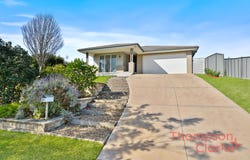 39 Grand Parade, Rutherford, NSW 2320
