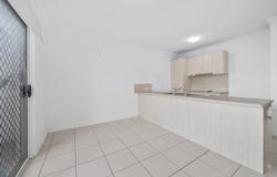 4 Napier Circuit, Silkstone, Qld 4304