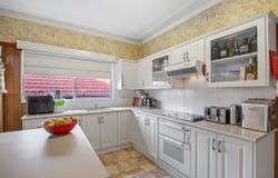 9 Hely Avenue, Fennell Bay, NSW 2283