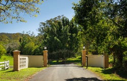 656 Upper Brookfield Road, Upper Brookfield, Qld 4069