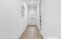 2 Falconer Court, Clyde North, Vic 3978